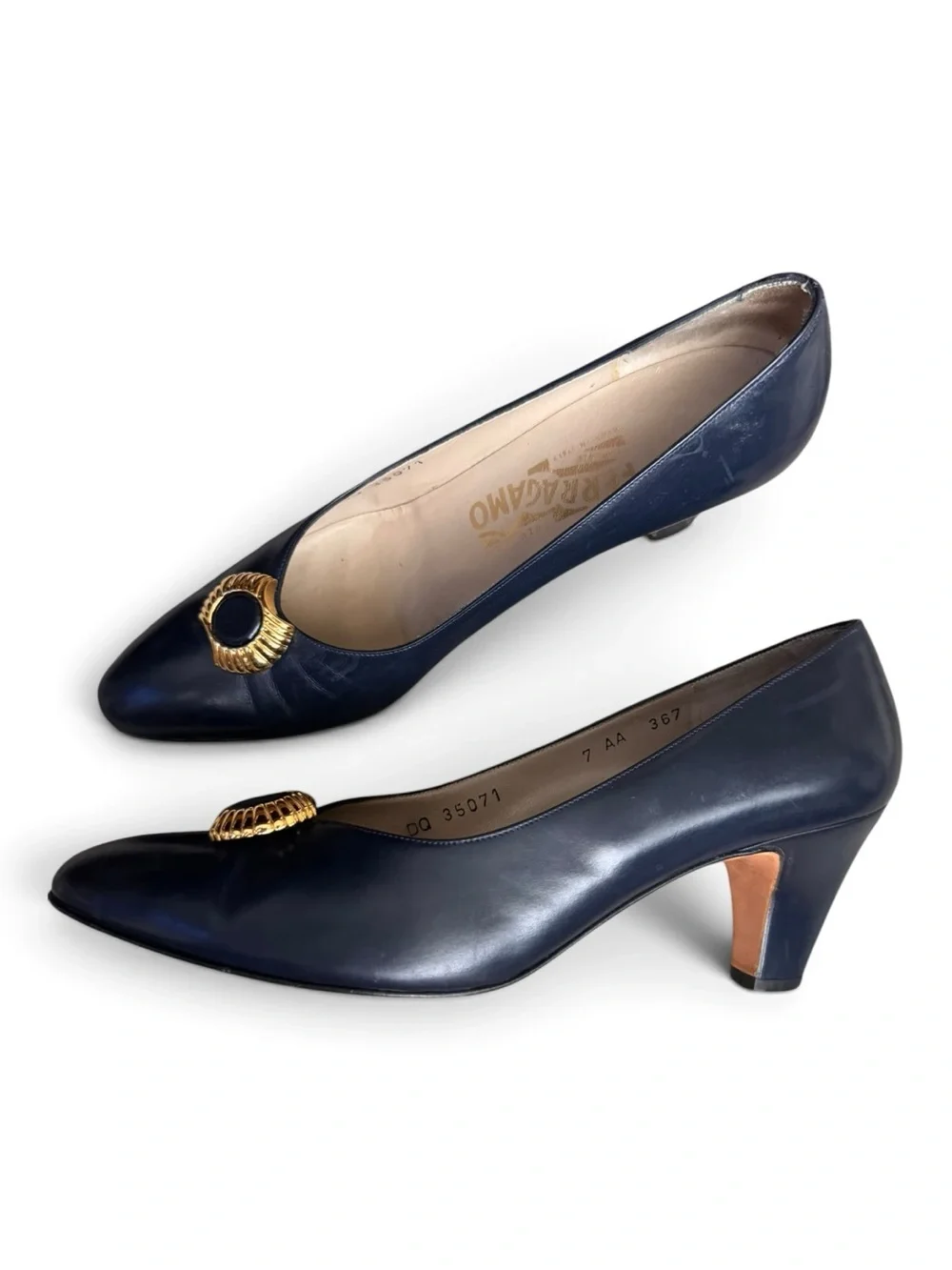 Vintage 70s Salvatore Ferragamo Navy Leather Gold Medallion Pumps 7 AA